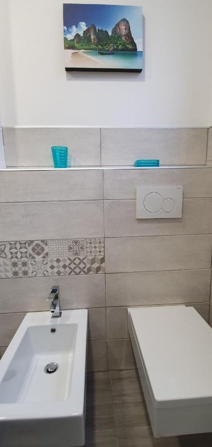 2 Bed Flat Centre & Stadio Free Parking Apartment Terni Ngoại thất bức ảnh