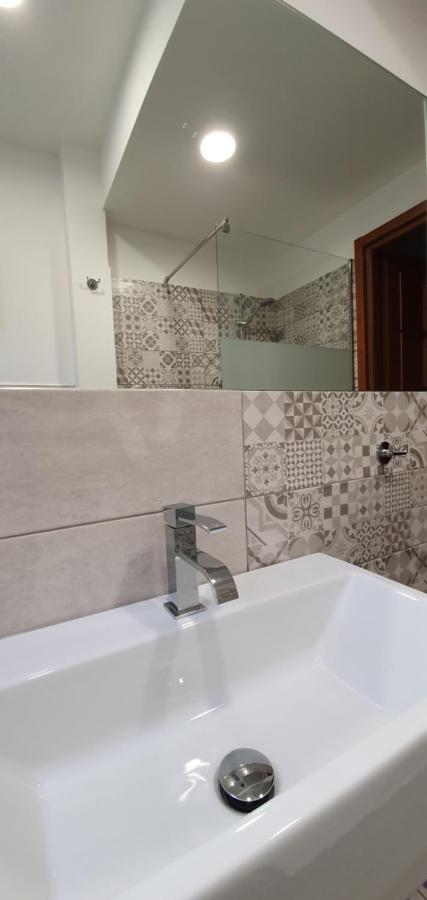 2 Bed Flat Centre & Stadio Free Parking Apartment Terni Ngoại thất bức ảnh